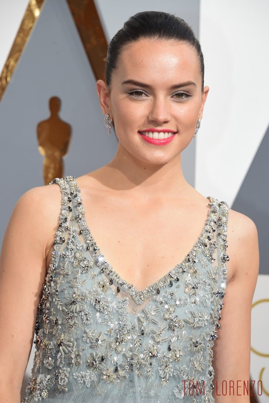 Daidy-Ridley-Oscars-2016-Red-Carpet-Fashion-Chanel-Couture-Tom-Lorenzo-Site (8)