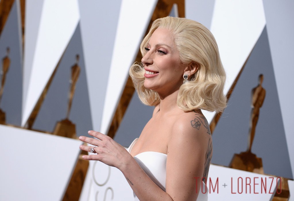 Lady-Gaga-Oscars-2016-Red-Carpet-Fashion-Brandon-Maxwell-Tom-Lorenzo-Site (1)