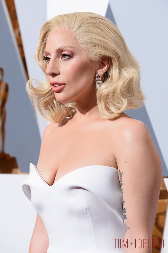 Lady-Gaga-Oscars-2016-Red-Carpet-Fashion-Brandon-Maxwell-Tom-Lorenzo-Site (5)