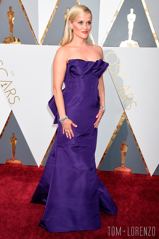 Reese-Witherspoon-Oscars-2016-Red-Carpet-Fashion-Oscar-de-la-Renta-Tom-Lorenzo-Site (6)