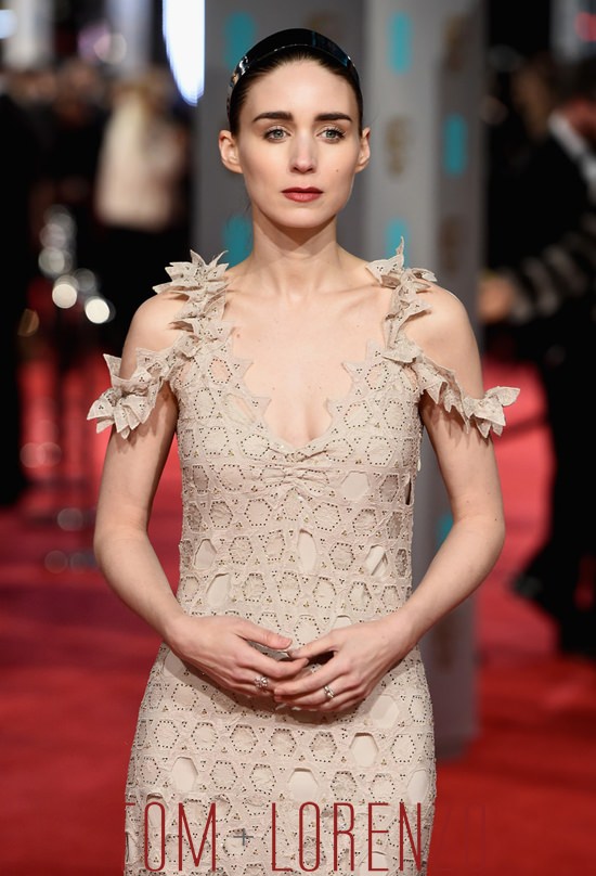 Rooney-Mara-BAFTA-2016-Red-Carpet-Fashion-Givenchy-Couture-Tom-Lorenzo-Site (3)
