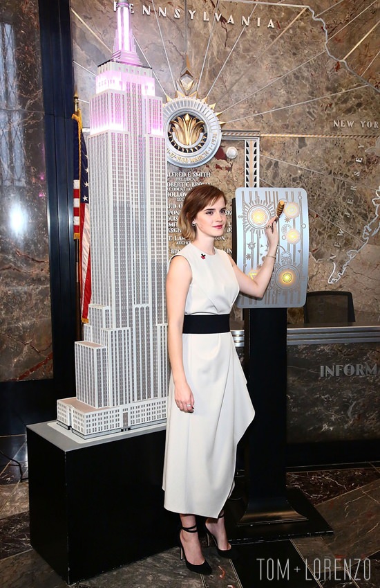 Emma-Watson-The-Empire-State-Building-Lighting-Fashion-Narciso-Rodriguez-Tom-Lorenzo-Site (6)