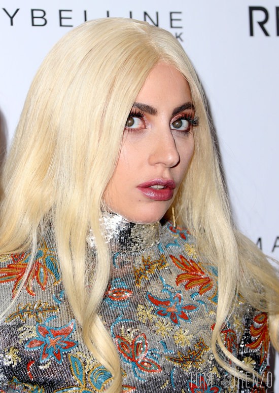 Lady-Gaga-Daily-Front-Row-Fashion-Los-Angeles-Awards-2016-Red-Carpet-Saint-Laurent-Tom-Lorenzo-Site (3)