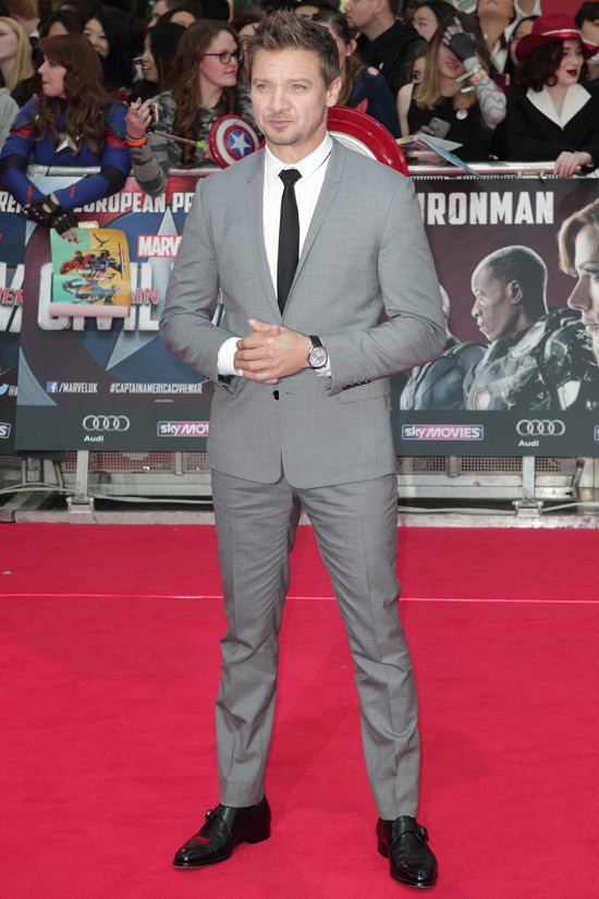 2-Jeremy-Renner-Captain-America-Civil-War-UK-Movie-Premiere-Red-Carpet-Fashion-Tom-Lorenzo-Site (2)