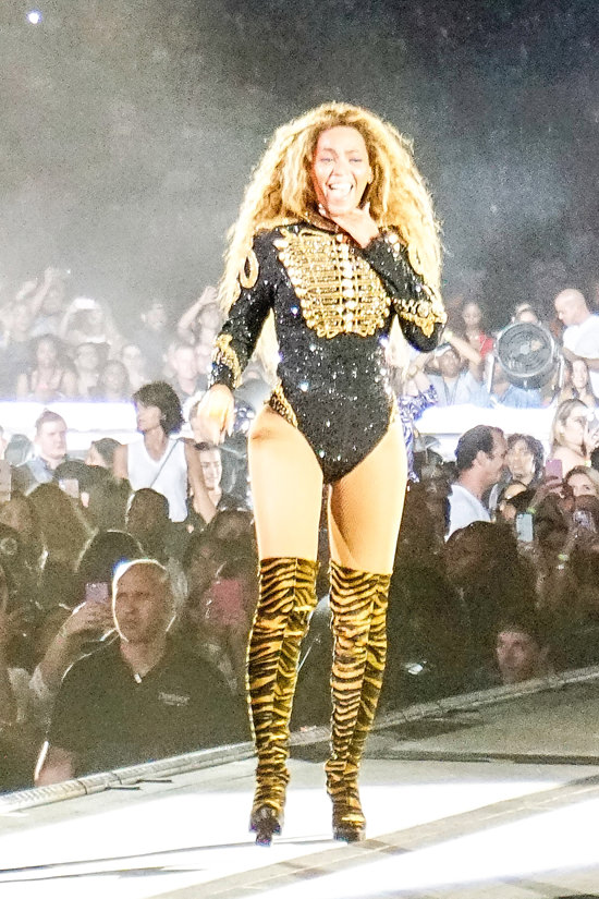 Beyonce-Formation-World-Tour-Costumes-Dsquared2-Roberto-Cavalli-Tom-Lorenzo-Site (2)