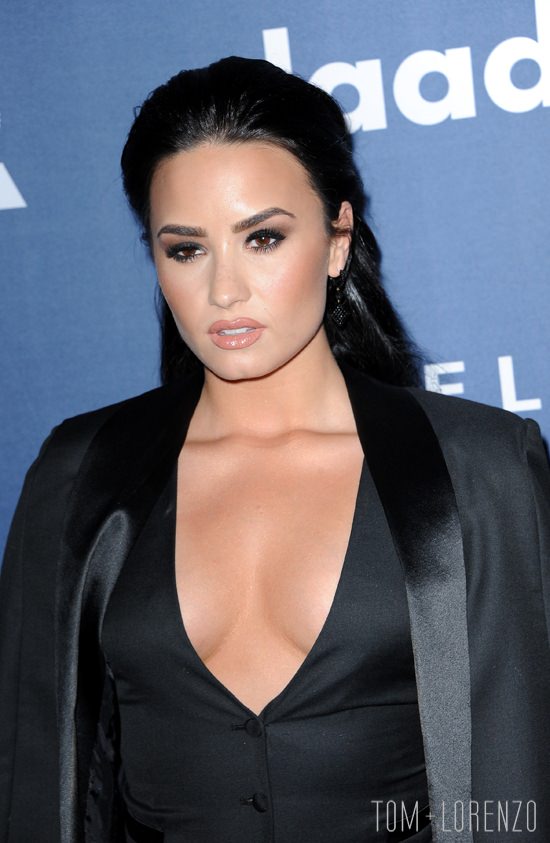 Demi-Lovato-iHeartRadio-Music-GLAAD-Awards-Red-Carpet-Fashion-Sass-Bide-Alexander-McQueen-Tom-Lorenzo-Site (10)