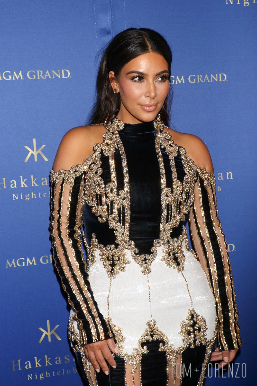 Kim-Kardashian-Hakkasan-Las-vegas-Nightclub-Anniversary-Red-Carpet-Fashion-Balmain-Tom-Lorenzo-Site (1)