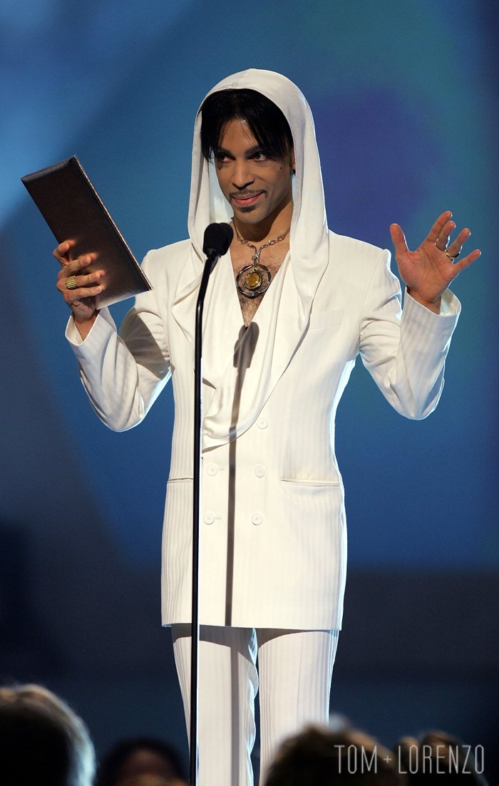 PASADENA, CA - JANUARY 9: Musician Prince presents the award for "Favorite Leading Lady" onstage during the 31st Annual People's Choice Awards at the Pasadena Civic Auditorium on January 9, 2005 in Pasadena, California. (Photo by Frank Micelotta/Getty Images)