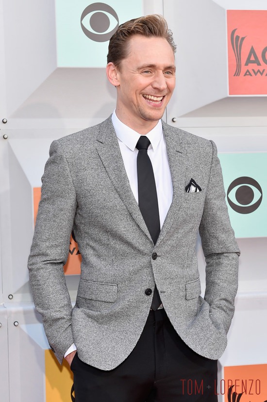 Tom-Hiddleston-Academy-Country-Music-ACM-Awards-2016-Tom-Hiddleston-Red-Carpet-Fashion-Burberry-Tom-Lorenzo-Site (3)