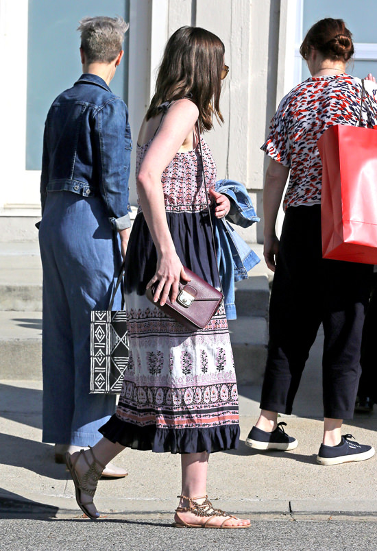 Anne-Hathaway-GOTSHHCA-PDDJ-Street-Style-Fashion-Tom-Lorenzo (3)