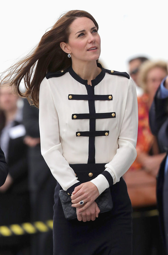 Catherine-Duchess-Cambridge-Fashion-Alexander-McQueen-Land-Rover-BAR-Tom-Lorenzo-Site (5)