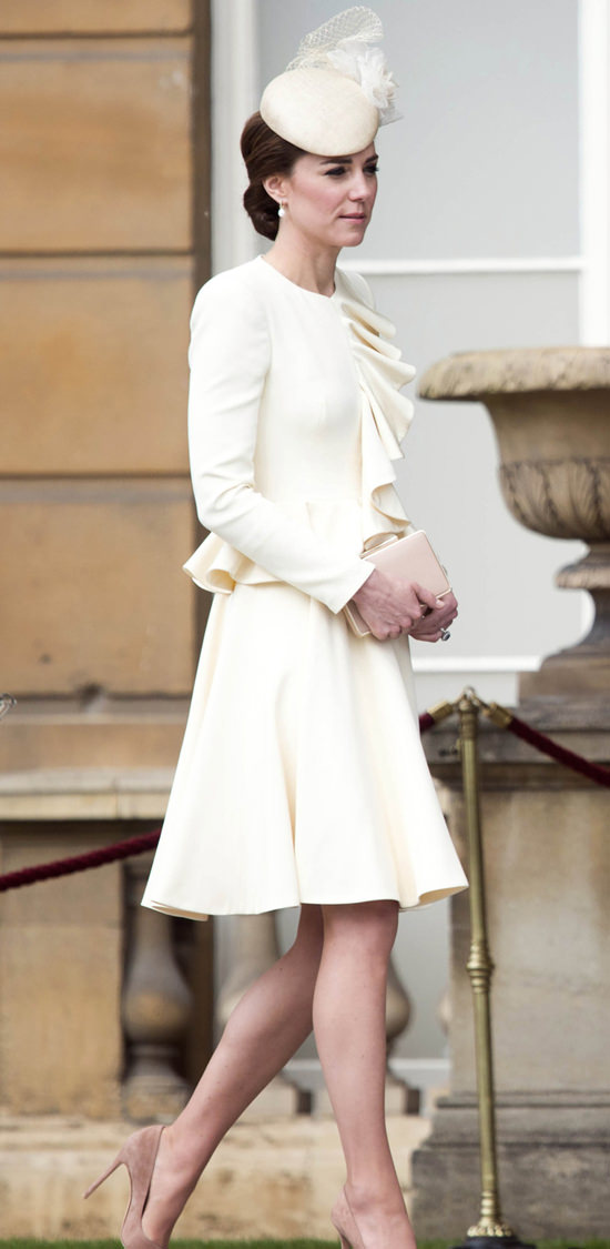 Catherine-Duchess-Cambridge-Garden-Party-Fashion-Alexander-McQueen-Tom-Lorenzo-Site (2)