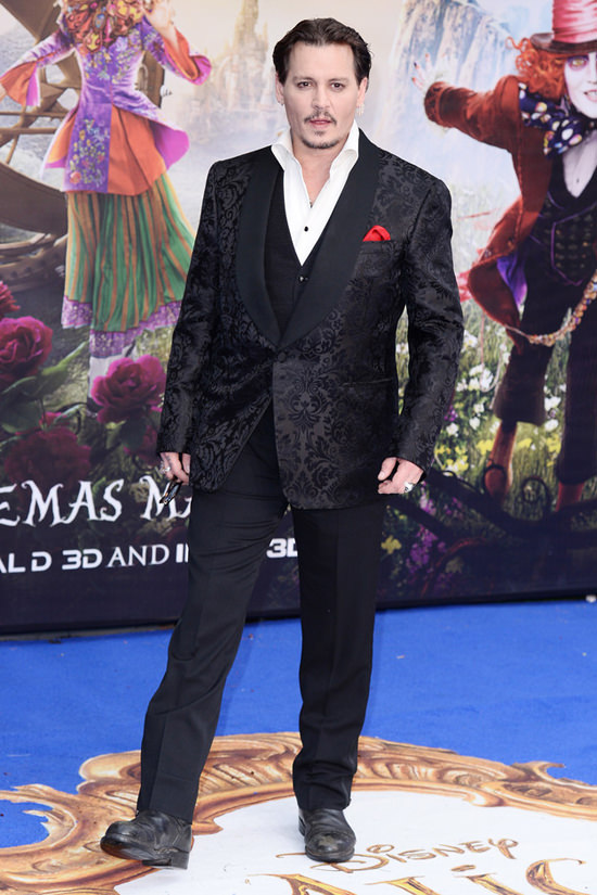 Johnny-Depp-Alice-Through-The-Looking-Glass-London-Premiere-Red-Carpet-Fashion-Tom-Lorenzo-Site (5)