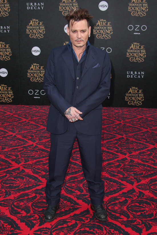 Johnny-Depp-Alice-Through-The-Looking-Glass-Red-Carpet-Fashion-Tom-Lorenzo-Site (2)
