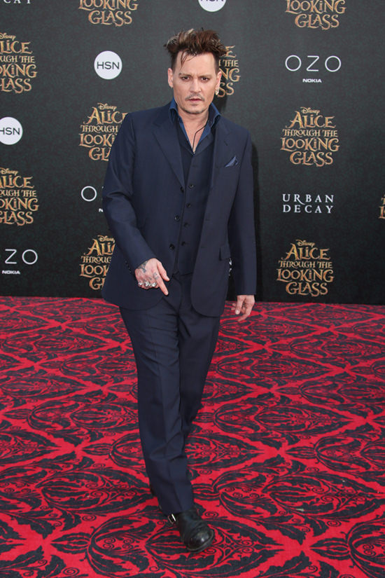 Johnny-Depp-Alice-Through-The-Looking-Glass-Red-Carpet-Fashion-Tom-Lorenzo-Site (6)