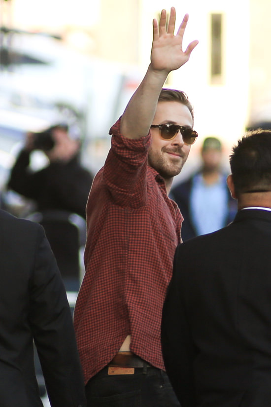 Ryan-Gosling-Jimmy-Kimmel-Live-TV-Style-Fashion-Tom-Lorenzo-Site (5)