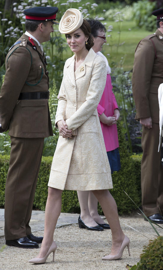 Catherine-Duchess-Cambridge-Kate-Middleton-Secretary-State-Northern-Ireland-Garden-Party-Fashion-Tom-Lorenzo-Site (4)