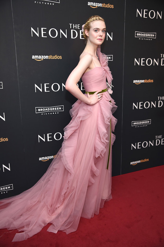 Elle-Fanning-The-Neon-Demon-New-York-Movie-Premiere-Red-Carpet-Fashion-Gucci-Tom-Lorenzo-Site (4)