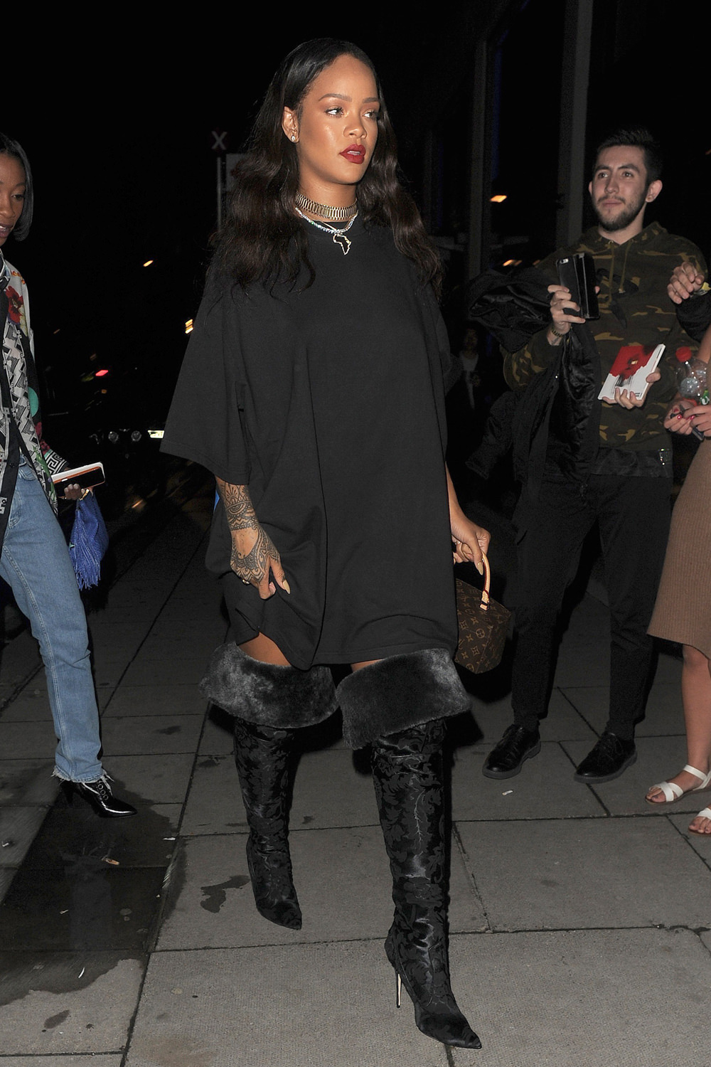 Rihanna-GOTS-London-Street-Style-Fashion-HTTBJKHBFT-Tom-Lorenzo-Site (1)