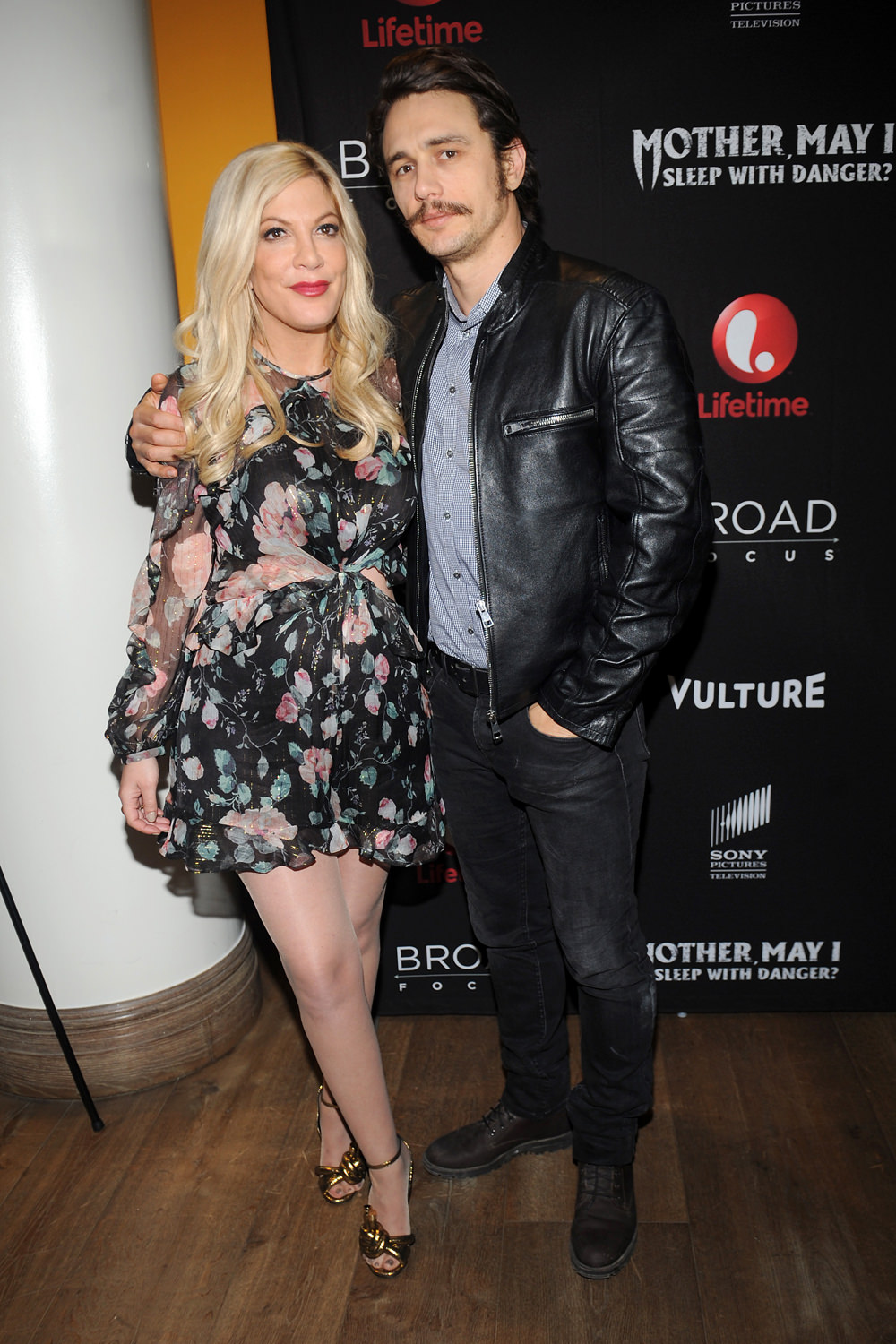 Tori-Spelling-James-Franco-Mother-May-I-Sleep-With-Danger-Movie-Premiere-Red-Carpet-fashion-Tom-Lorenzo-Site (1)