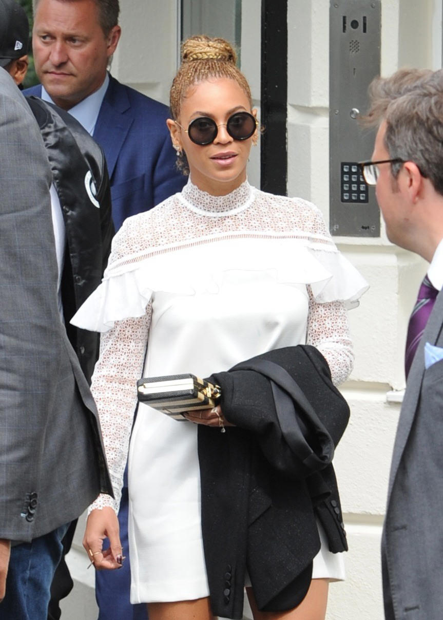 Beyonce-Wimbledon-Final-Street-Style-Self-Portrait-The-Row-Public-Desire-Tom-Lorenzo-Site (1)