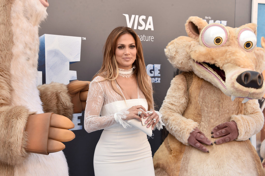 Jennifer-Lopez-Ice-Age-Collision-Cour-se-Los-Angeles-Screening-Red-Carpet-Fashion-Vatanika-Tom-Lorenzo-Site (1)