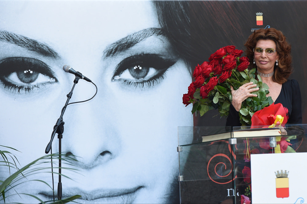 Sophia-Loren-Honorary-Citizen-Naples-Fashion-Dolce-Gabbana-Tom-Lorenzo-Site (1)