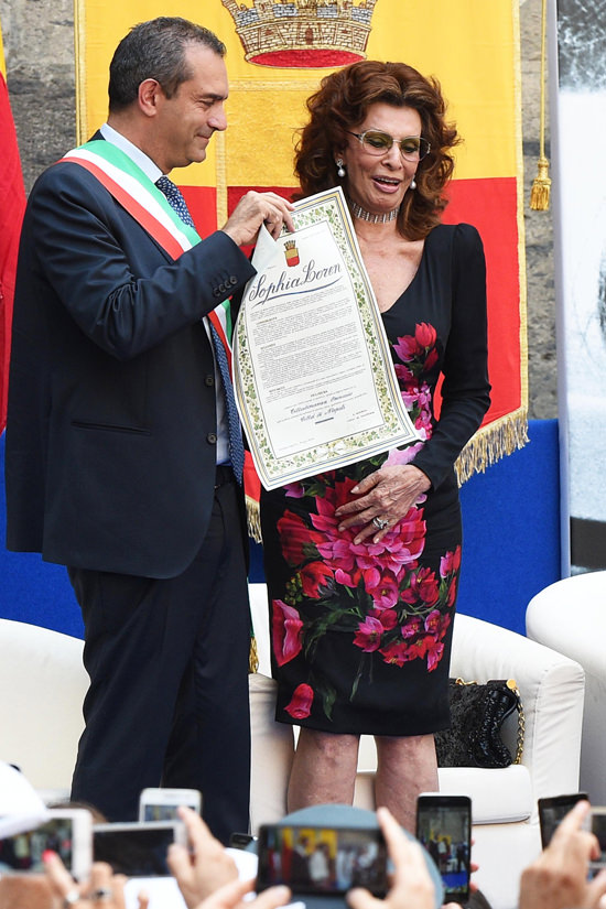 Sophia-Loren-Honorary-Citizen-Naples-Fashion-Dolce-Gabbana-Tom-Lorenzo-Site (2)