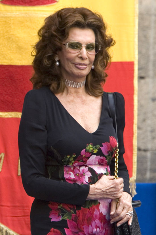 Sophia-Loren-Honorary-Citizen-Naples-Fashion-Dolce-Gabbana-Tom-Lorenzo-Site (3)