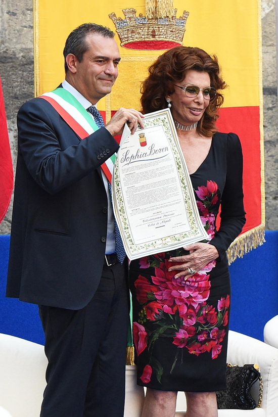 Sophia-Loren-Honorary-Citizen-Naples-Fashion-Dolce-Gabbana-Tom-Lorenzo-Site (5)