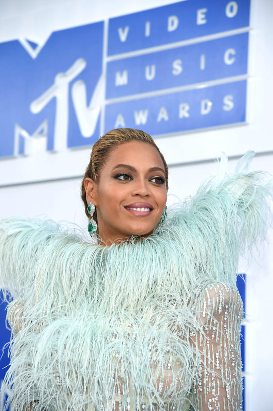 Beyonce-Knowles-2016-MTV-Video-Music-Awards-Red-Carpet-Fashion-Francesco-Scognamiglio-Tom-Lorenzo-Site (8)