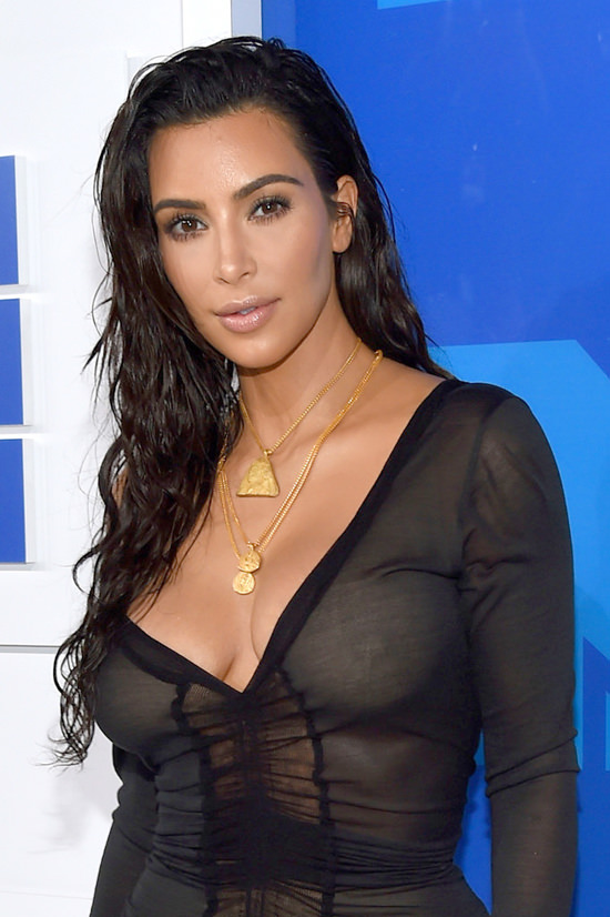 Kim-Kardashian-2016-MTV-Video-Music-Awards-Red-Carpet-Fashion-Vintage-John-Galliano-Tom-Lorenzo-Site (3)