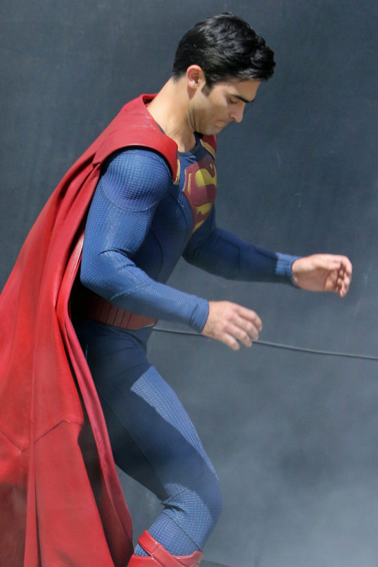 Tyler-Hoechlin-TV-Set-Supergirl-Superman-Costumes-Tom-Lorenzo-Site (3)