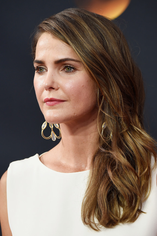 keri-russell-the-americans-2016-emmy-awards-red-carpet-fashion-stephane-rolland-tom-lorenzo-site-5