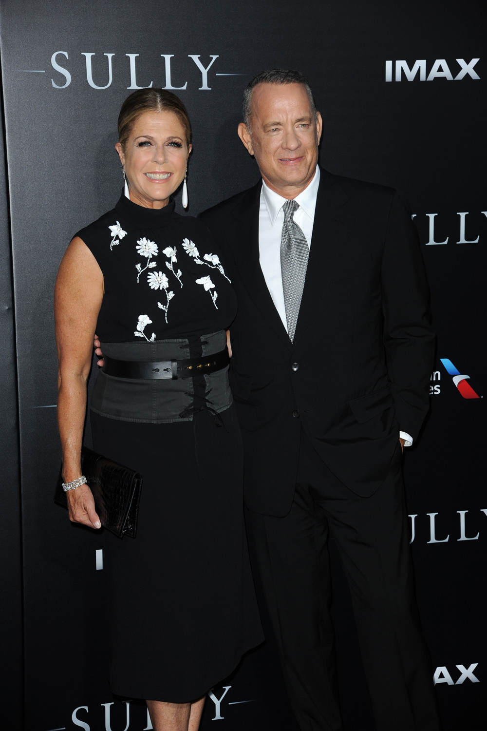 Rita-Wilson-Tom-Hanks-Sully-New-York-MOvie-Premiere-Red-Carpet-Fashion-Tom-Lorenzo-Site (1)