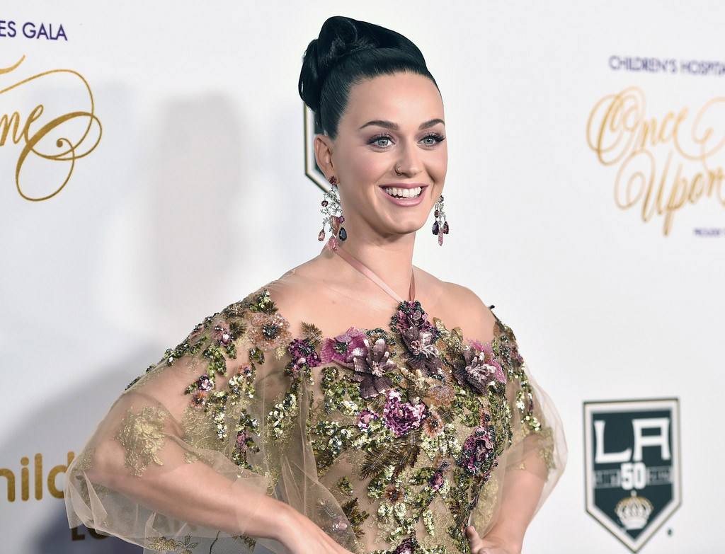 katy-perry-2016-children-hospital-los-angeles-once-upon-a-time-gala-red-carpet-fashion-marchesa-tom-lorenzo-site-1