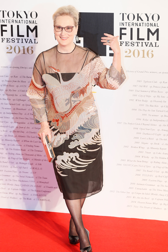 meryl-streep-tokyo-international-film-festival-red-carpet-fashion-valentino-tom-lorenzo-site-2