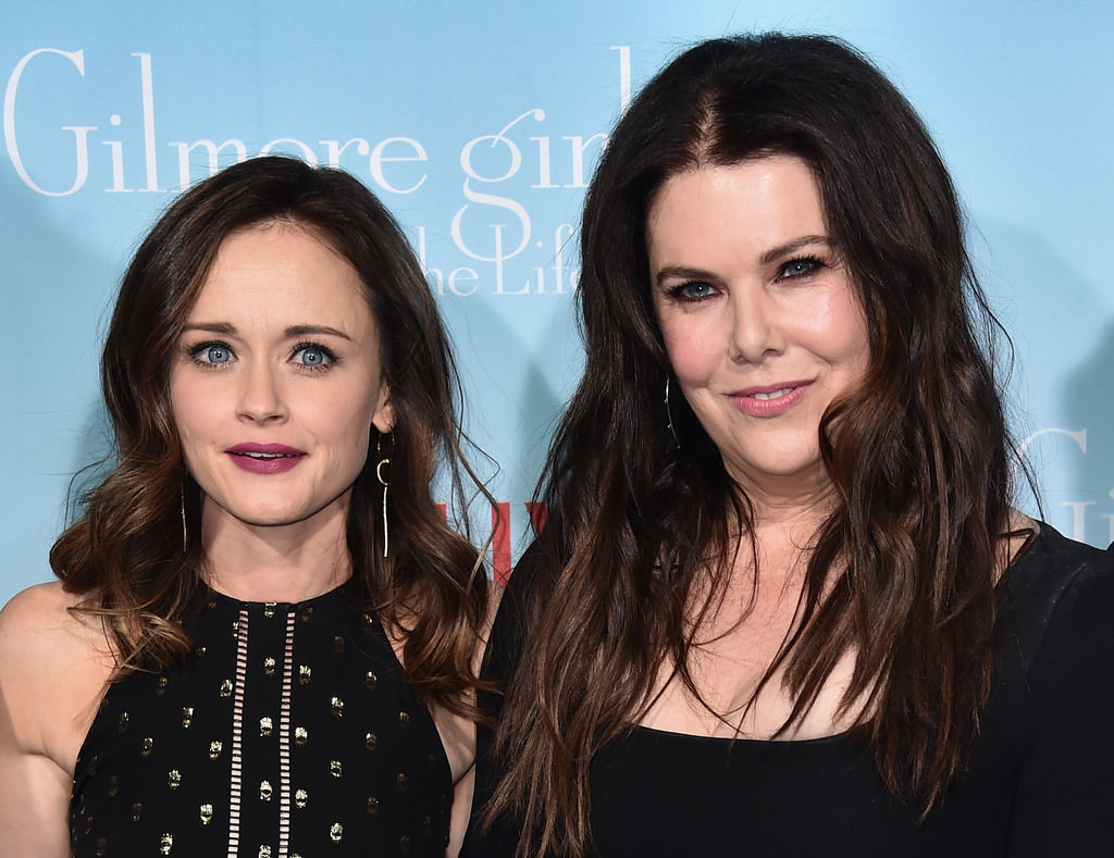 alexis-bledel-lauren-graham-netflix-gilmore-girls-a-year-in-the-life-tv-series-premiere-red-carpet-fashion-tom-lorenzo-site-1