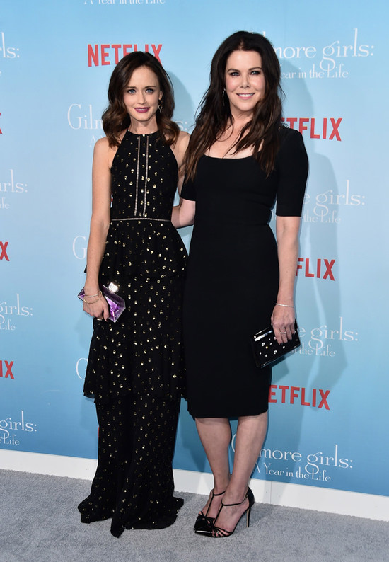 alexis-bledel-lauren-graham-netflix-gilmore-girls-a-year-in-the-life-tv-series-premiere-red-carpet-fashion-tom-lorenzo-site-2