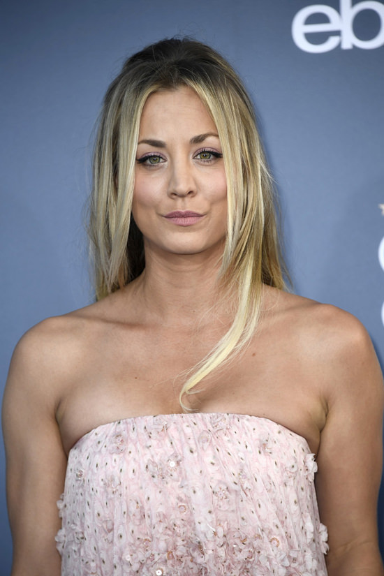 kaley-cuoco-critics-choice-awards-2016-red-carpet-fashion-noon-by-noor-tom-lorenzo-site-4