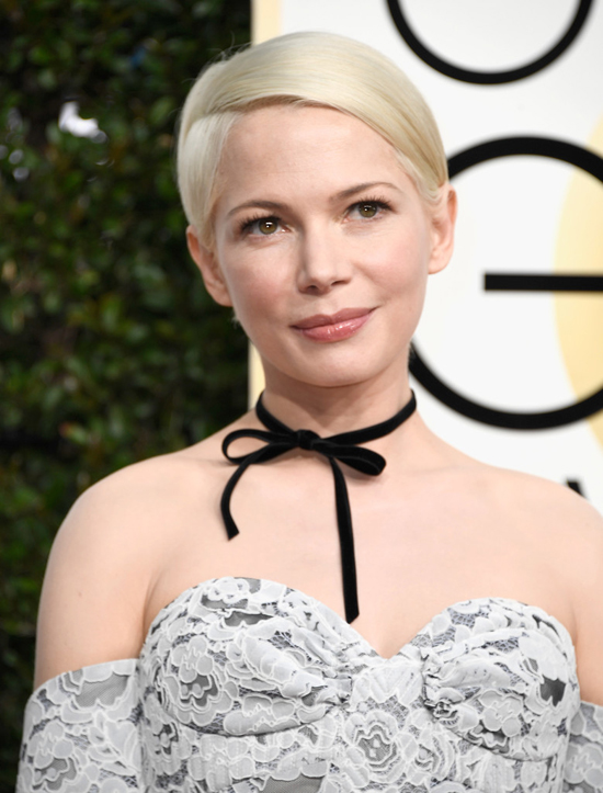 michelle-williams-manchester-by-the-sea-2017-golden-globe-awards-red-carpet-fashion-louis-vuitton-tom-lorenzo-site-3