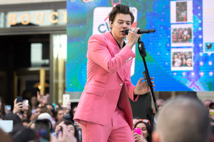 Harry Styles Pinks it Up on 