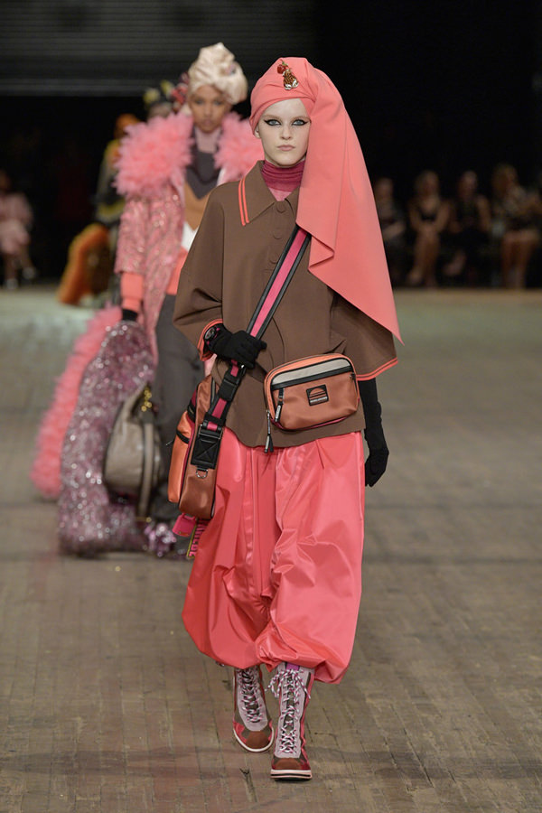 Marc-Jacobs-Spring-2018-Collection-Runway-NYFW-New-York-Fashion