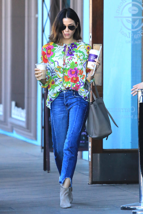 Jenna Dewan-Tatum Goes Out for a Merch'd Up, Double-Fisted Coffee Run ...