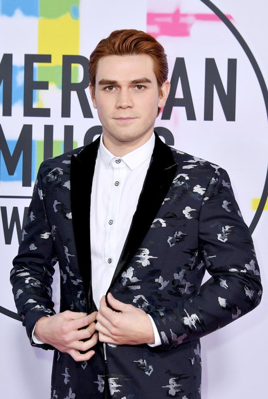 Riverdale's KJ Apa Does a Spin on the Basic Tux at the American Music ...