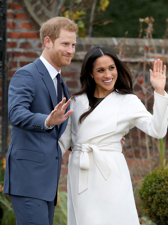 Prince Harry and Meghan Markle Pose for a Photo Call After ...