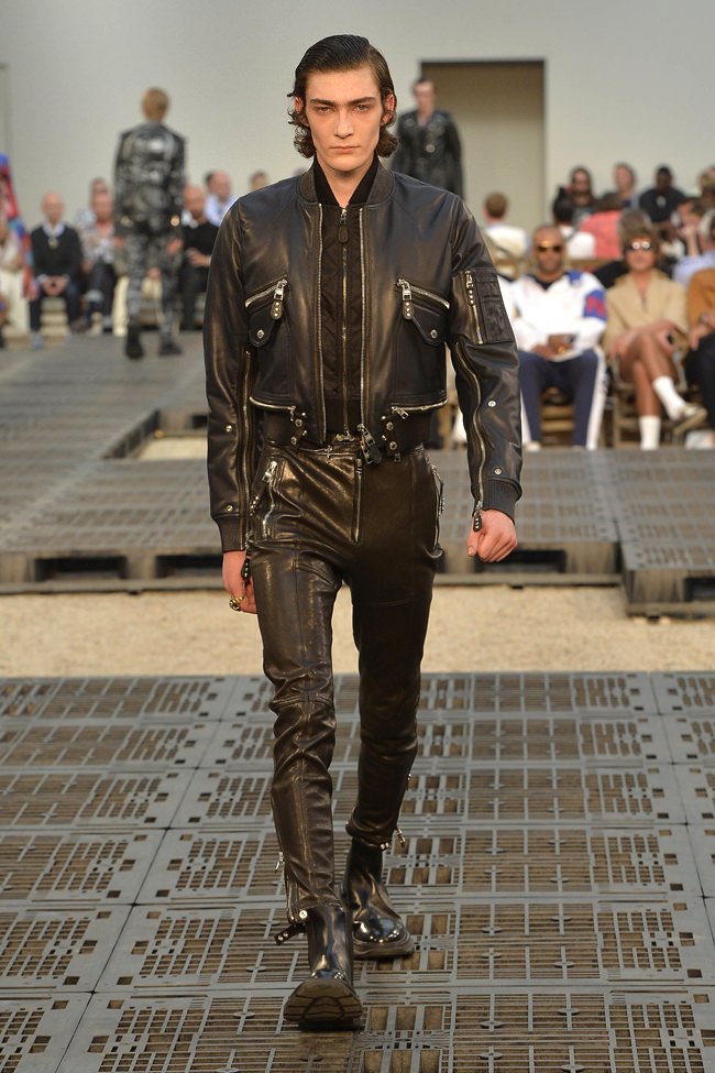 Alexander-McQueen-Spring 2019-Menswear-Collection-Runway-Paris-Fashion-Week-Tom-Lorenzo-Site  (6) - Tom + Lorenzo