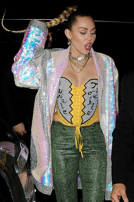 Miley Cyrus Gay Nightclub - Miley Cyrus Height