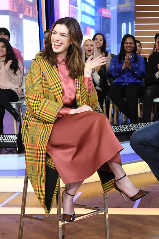 Anne-Hathaway-Fashion-TV-Style-Good-Morning-America-Serenity-Givenchy