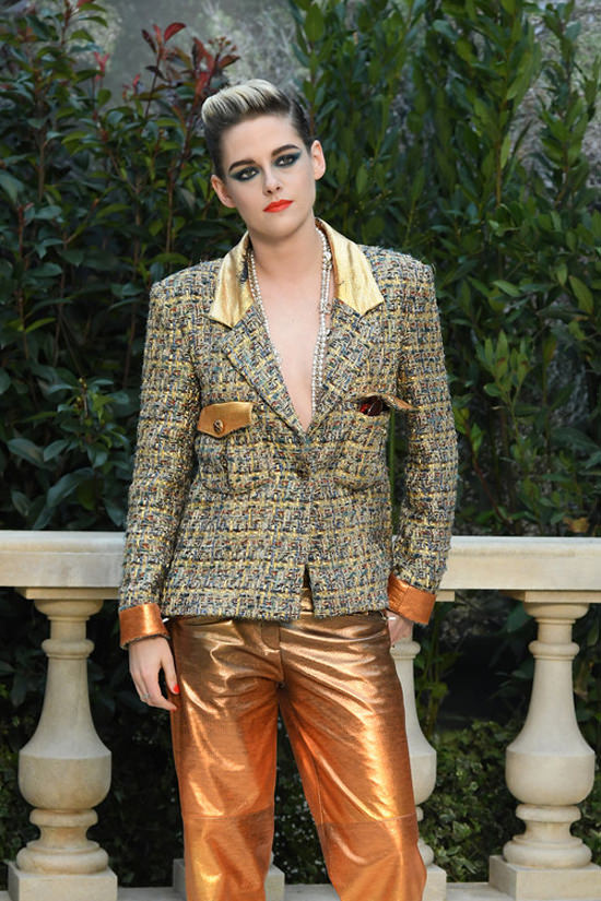 Kristen Stewart Gets Good and Chanel'd at the Chanel Couture Fashion ...